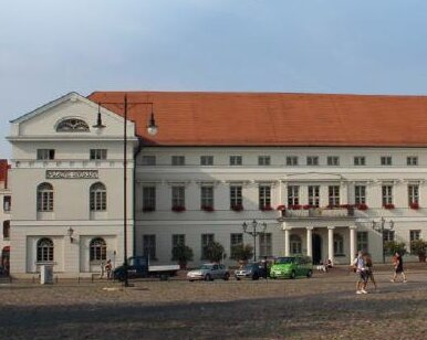 Gebäuder der Stadtverwaltung der Hansestadt Wismar im Referenzbericht der Firma Primion